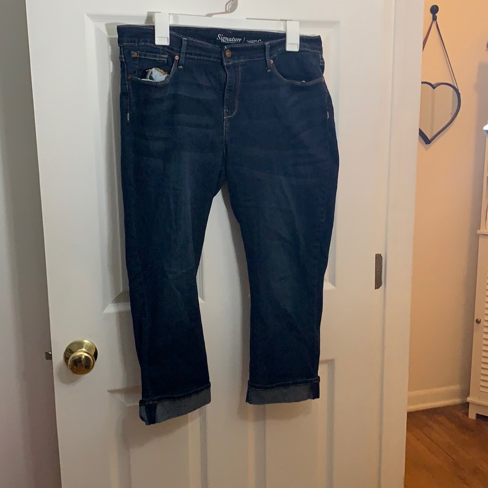 Dark blue Capri signature Levi Strauss jeans